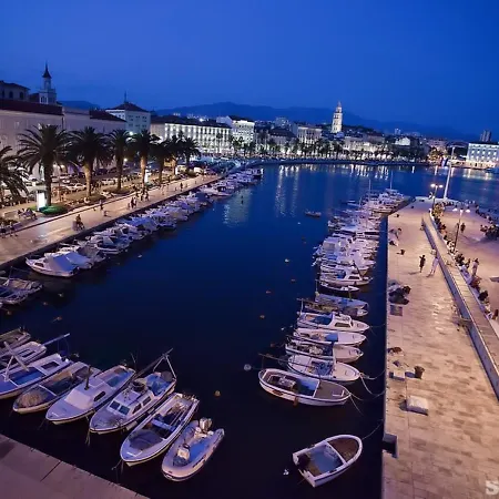 Apartment With Terrace And Sea View In Heart Of Split