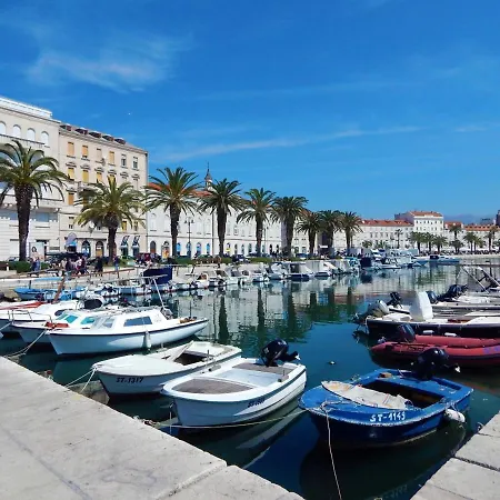 Apartment With Terrace And Sea View In Heart Of Split